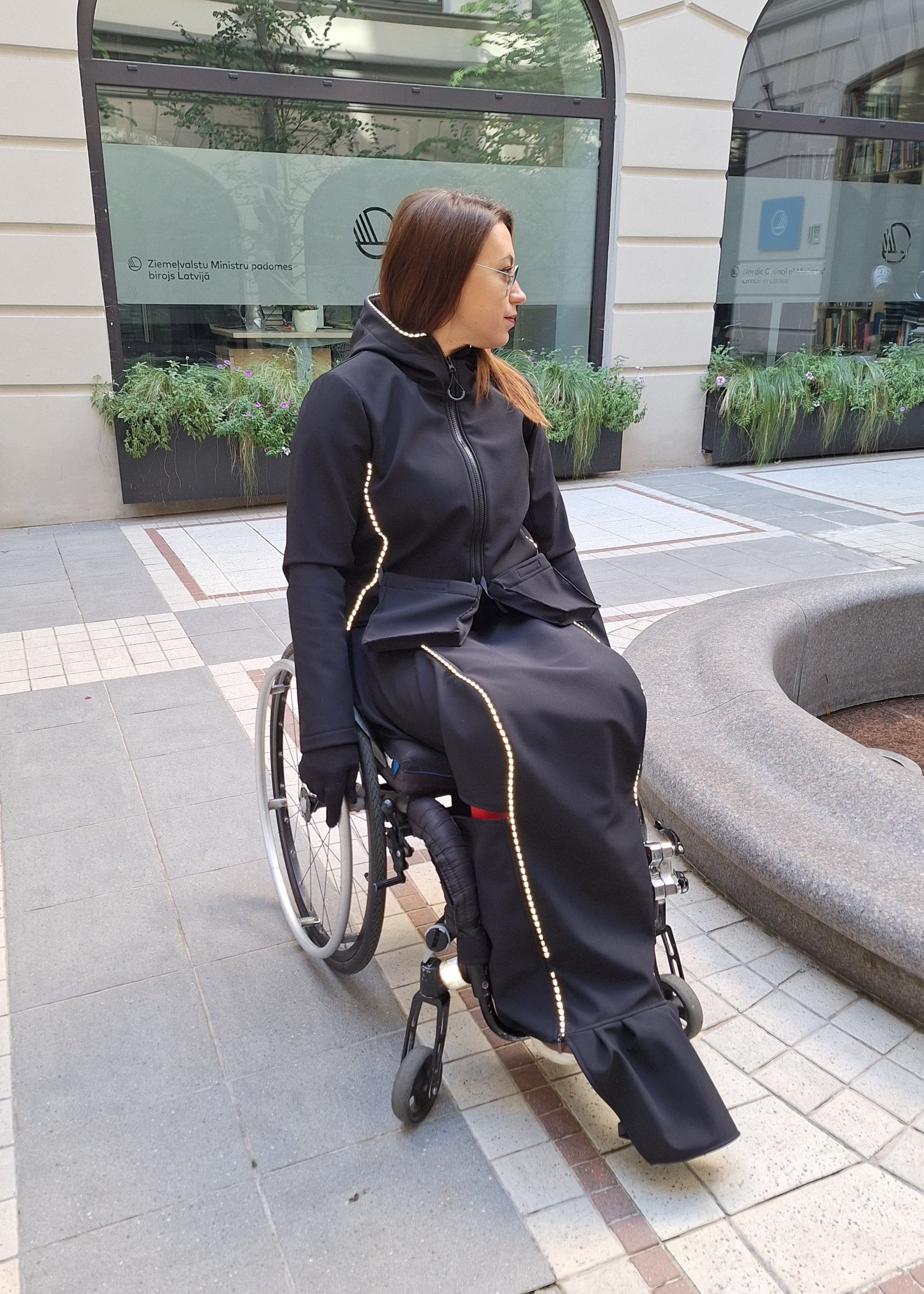 Wheelchair blanket with reflective elements and magnetic closure